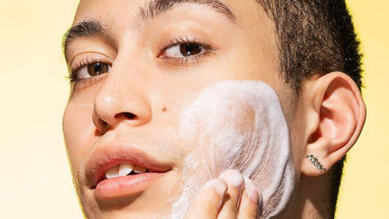 Summer Acne: What Causes it and How to Treat It